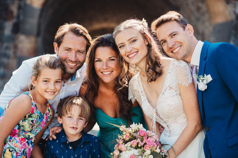 Familie am Hochzeitstag